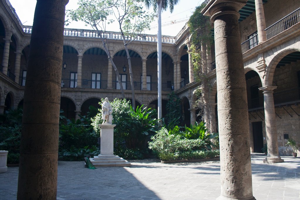 23-Courtyard of the Palacio de los Capitanes Generales.jpg - Courtyard of the Palacio de los Capitanes Generales